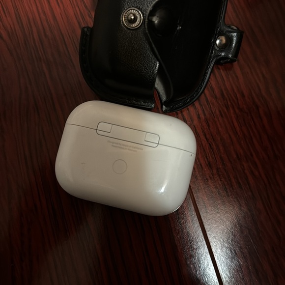 Airpods Pro (case included) - Picture 3 of 3